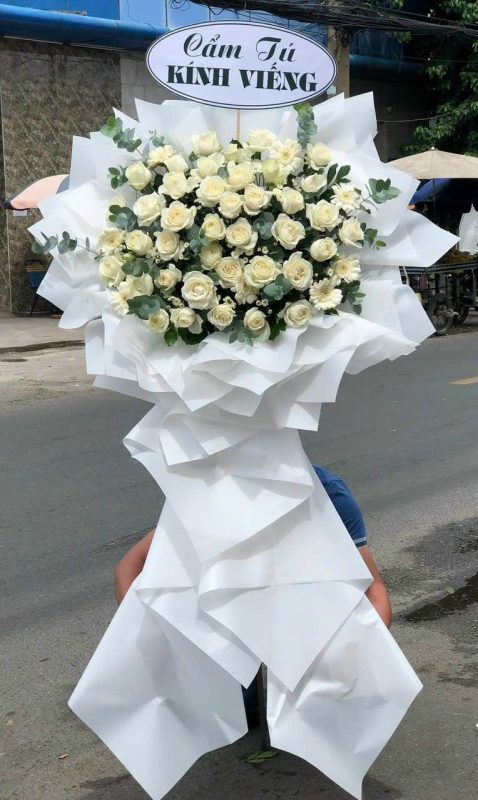Vòng hoa đám tang Gò Vấp – lựa chọn ý nghĩa gửi lời chia buồn sâu sắc
Vòng hoa đám tang Gò Vấp