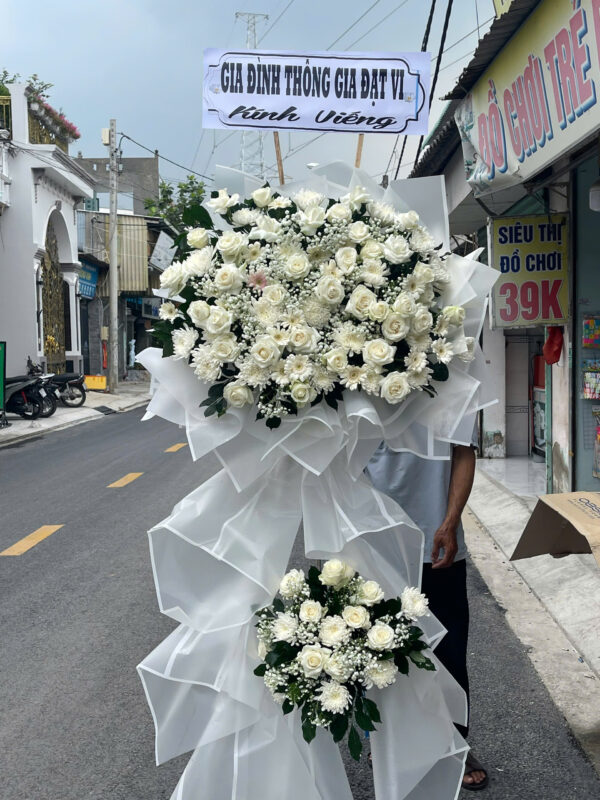 Hoa viếng phường Chợ Quán