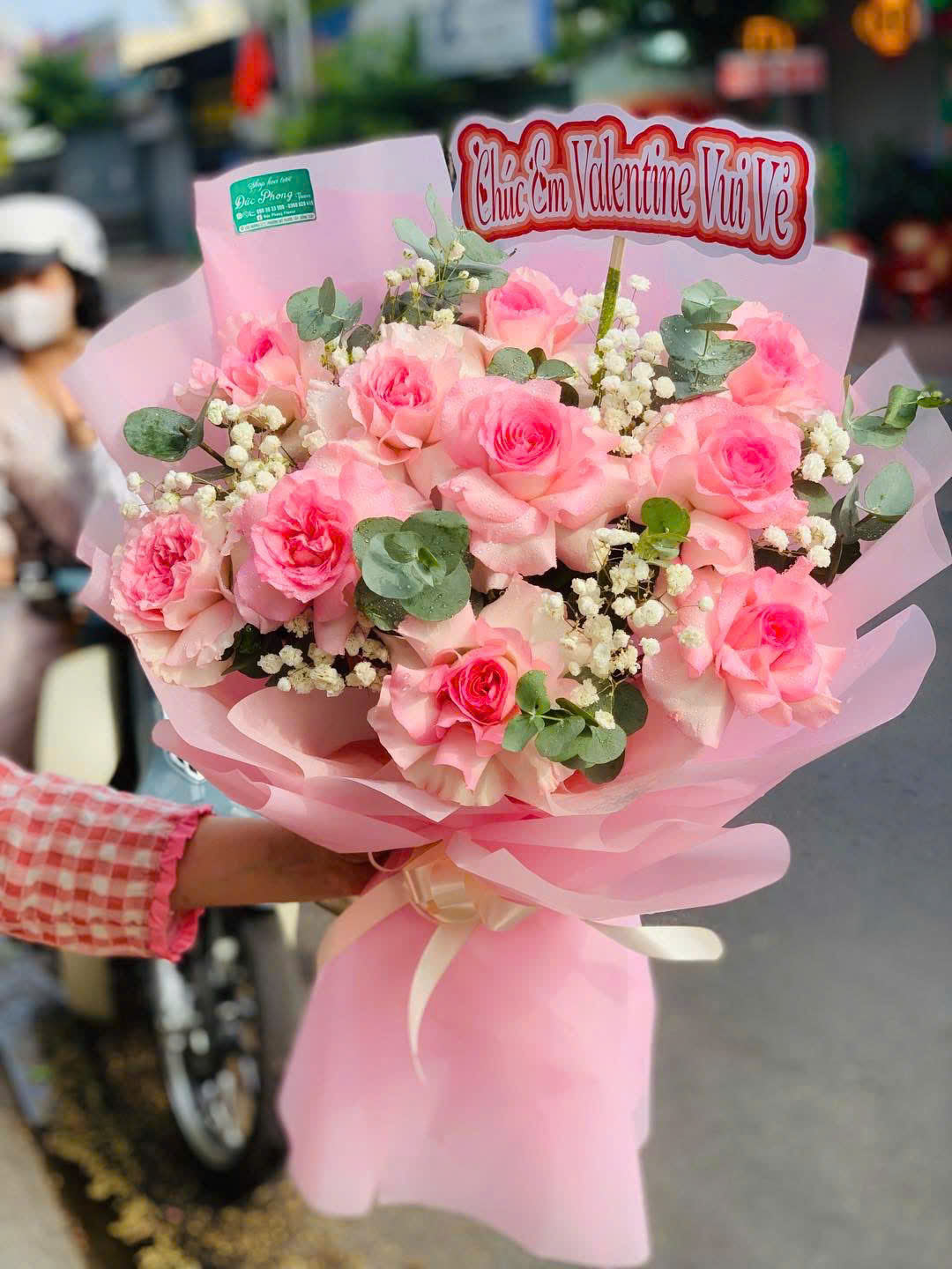 Bó hoa hồng phấn phối lá bạc 20/10 – Hồng Mộng Mơ TK2010-23